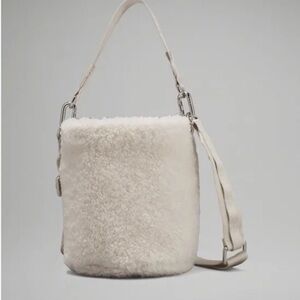 NWT Lululemon White Fleece Cross Body Bucket Bag